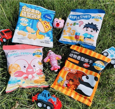 ���żҵ�ͯȤСɾW(w��ng)�t���e��ʳ��Ʒɢ�b