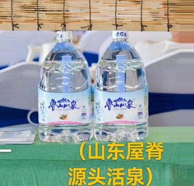 ��ɽɽȪ�����ȻȪˮ���̴������b���ˮһ����Ͱ�bˮ