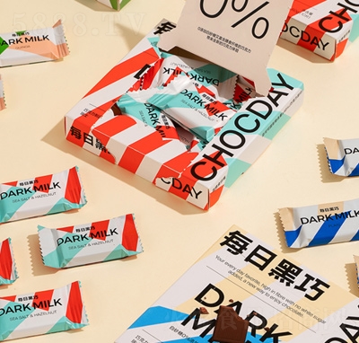 每日黑巧牛奶黑巧克力喜糖網(wǎng)紅零食送女友休閑小吃10片裝