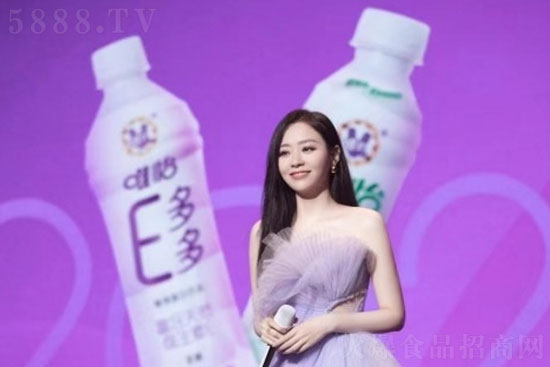 牽手張靚穎開啟“唯怡E多多”美膚飲品新風(fēng)尚 牽手張靚穎開啟“唯怡E多多”美膚飲品新風(fēng)尚