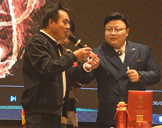 ͸�^Ʒ�b��(hu��)���w�����ӾƘI(y��) ���u�����I(l��ng)�㡱����