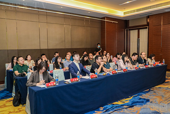 中小食品飲料企業(yè)戰(zhàn)略增長之道:從蘭格格突圍看品類創(chuàng)新未來 中小食品飲料企業(yè)戰(zhàn)略增長之道:從蘭格格突圍看品類創(chuàng)新未來