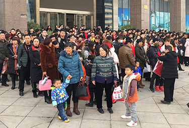 ��ʮ����������B(y��ng)�������gӭ��ĸ���c��10����