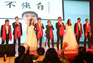 ����(��i)��ɽ��һ�������H�������˺ܶ��˵�����